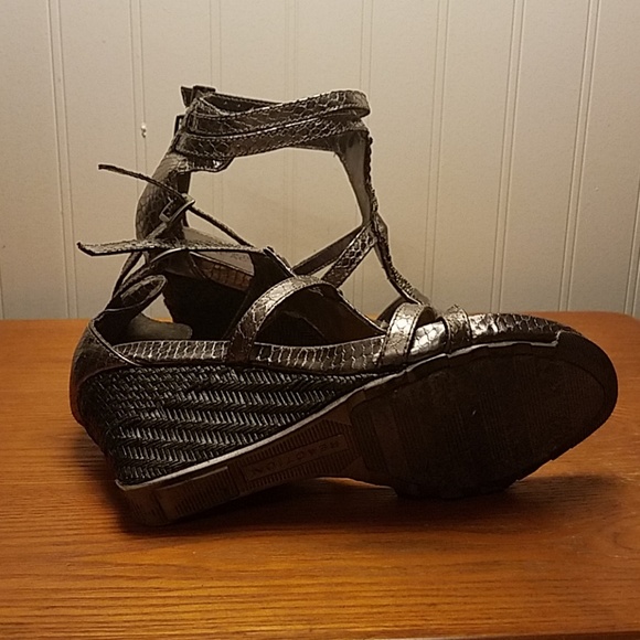 Kenneth Cole Crocodile Print Wedge - Picture 4 of 5